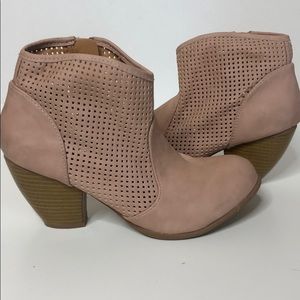 Super cute light pink ankle boots💕